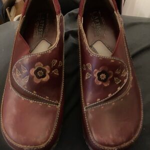 L’Artiste leather clogs size 37